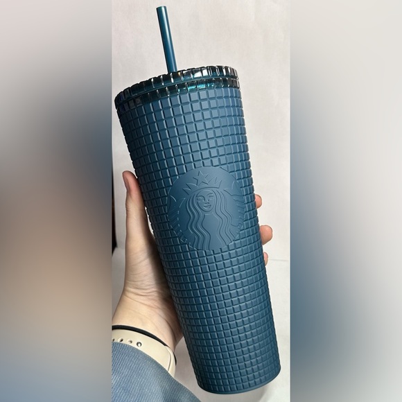 Starbucks Winter 2022 Navy Soft Touch Grid 24oz Tumbler - Picture 4 of 5